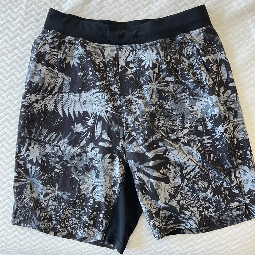 Lululemon Mens lined shorts